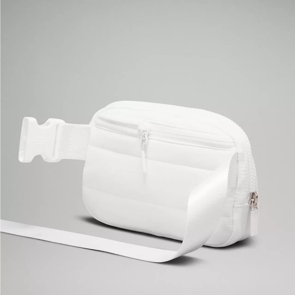 Lululemon Everywhere 1L Wunder Puff Water Resistant White Belt Bag. - Picture 5 of 5